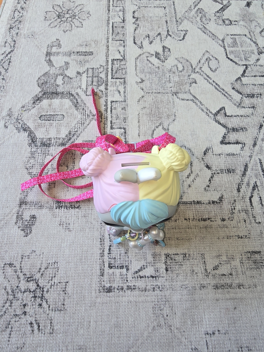 L.O.L. Surprise! Plush Pet Crossbody Bag in Gray, Blue, Pink, Yellow - Picture 4 of 8